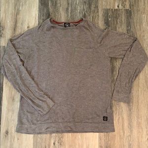 Men’s Volcom pocket sweater.